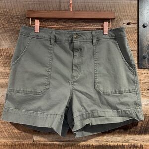 EUC - Market & Spruce - Madison Mid Rise Chino Shorts - Khaki Green - Size 14